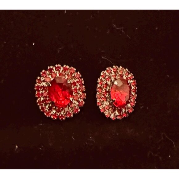 Vintage Red glass Ruby clip on earrings 5/8 inch wide prong set - Picture 10 of 10
